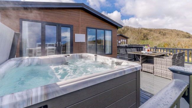 Jacuzzi on lodge with decking and outdoor furniture